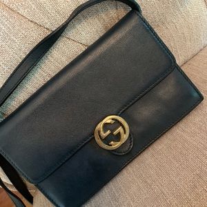 Authentic gucci crossbody wallet.